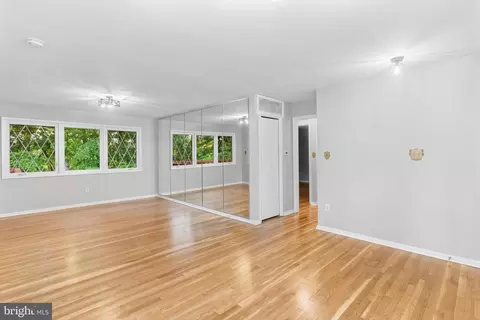 Living - 6705 Jerome St, Springfield, VA 22150 photo 4 of 6