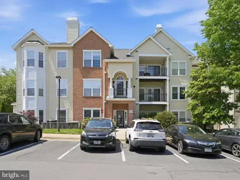 4135 Fountainside Ln #101, Fairfax, VA 22030