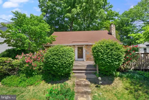 2602 Stone Hedge Dr, Alexandria, VA 22306