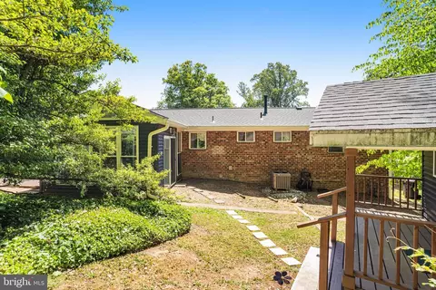 Exterior - 8622 Kenilworth Dr, Springfield, VA 22151 photo 6 of 8