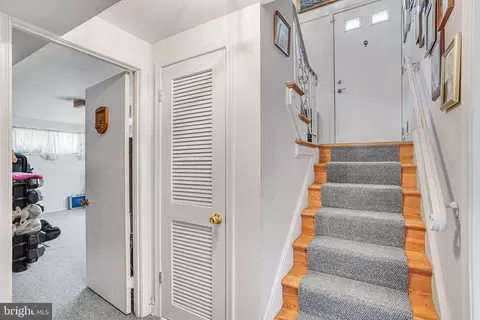 Entry Way - 8622 Kenilworth Dr, Springfield, VA 22151 photo 2 of 2