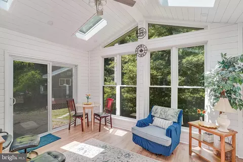 Exterior - 8622 Kenilworth Dr, Springfield, VA 22151 photo 2 of 8