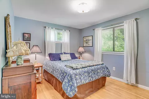 Bedroom - 8622 Kenilworth Dr, Springfield, VA 22151 photo 5 of 9