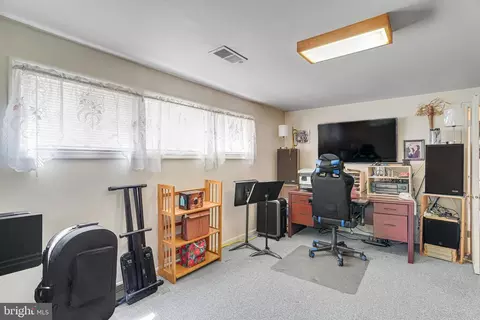 Other - 8622 Kenilworth Dr, Springfield, VA 22151 photo 8 of 10