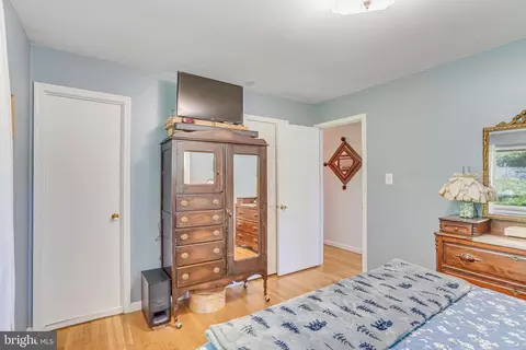 Bedroom - 8622 Kenilworth Dr, Springfield, VA 22151 photo 6 of 9