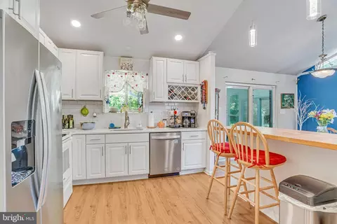 Kitchen - 8622 Kenilworth Dr, Springfield, VA 22151 photo 2 of 3