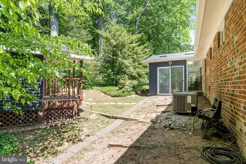 Exterior - 8622 Kenilworth Dr, Springfield, VA 22151 photo 7 of 8