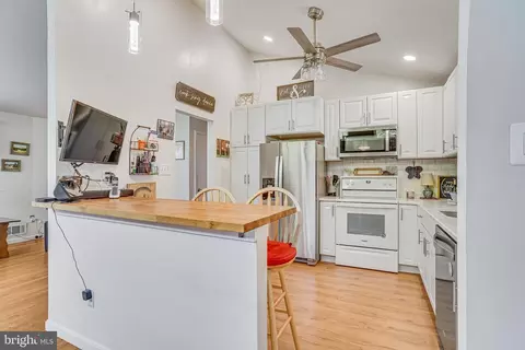 Kitchen - 8622 Kenilworth Dr, Springfield, VA 22151 photo 1 of 3