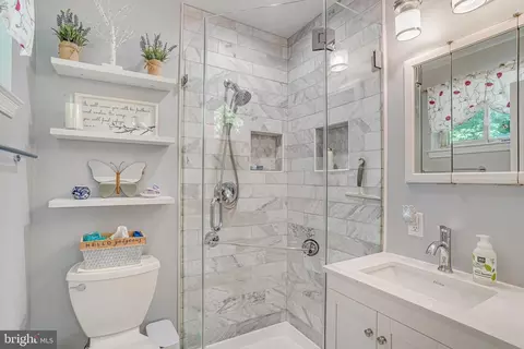 Bath - 8622 Kenilworth Dr, Springfield, VA 22151 photo 3 of 4