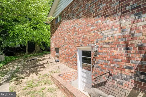 Exterior - 8622 Kenilworth Dr, Springfield, VA 22151 photo 8 of 8