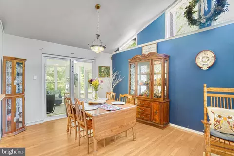 Dining - 8622 Kenilworth Dr, Springfield, VA 22151 photo 3 of 4