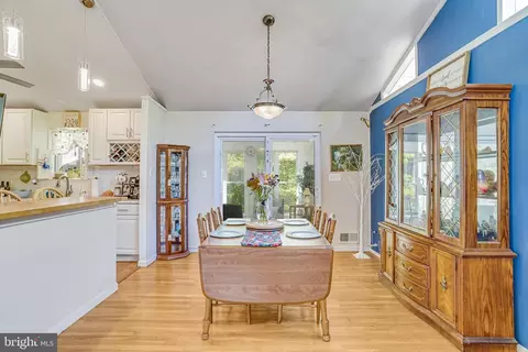 Dining - 8622 Kenilworth Dr, Springfield, VA 22151 photo 2 of 4