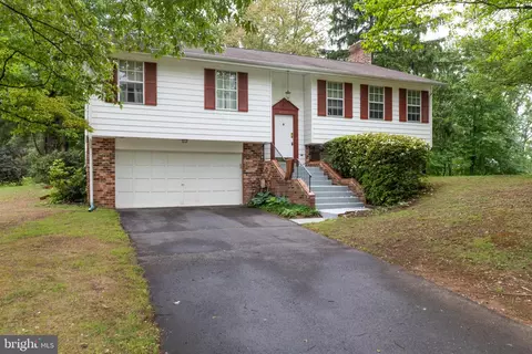 10535 Brevity Dr, Great Falls, VA 22066
