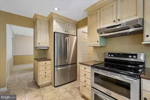 Kitchen - 12651 Thunder Chase Dr, Reston, VA 20191 photo 3 of 4