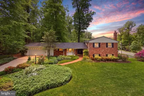 4701 Red Fox Dr, Annandale, VA 22003