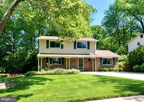 4945 Gainsborough Dr, Fairfax, VA 22032