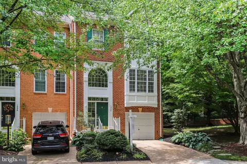 1224 Wild Hawthorn Way, Reston, VA 20194