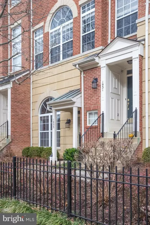 1931 Crescent Park Dr #103B, Reston, VA 20190