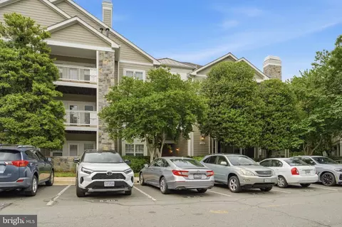 1720 Lake Shore Crest Dr #36, Reston, VA 20190