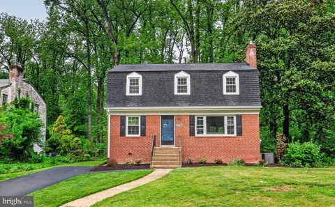 6538 Oakwood Dr, Falls Church, VA 22041