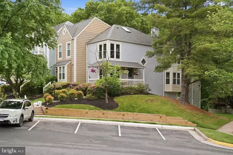 Exterior - 1686 Oaktree Ct, Reston, VA 20194 photo 5 of 8