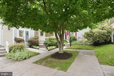 Exterior - 1686 Oaktree Ct, Reston, VA 20194 photo 4 of 8