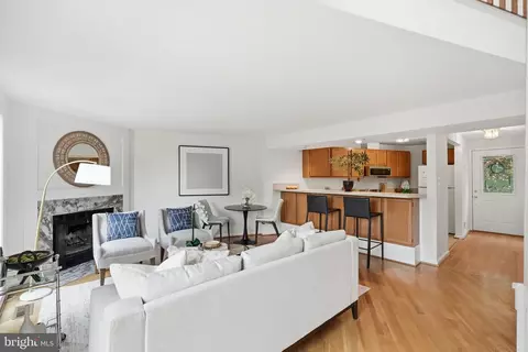 1686 Oaktree Ct, Reston, VA 20194