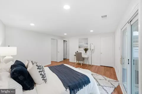 Bedroom - 1686 Oaktree Ct, Reston, VA 20194 photo 4 of 4