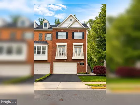 12654 Heron Ridge Dr, Fairfax, VA 22030