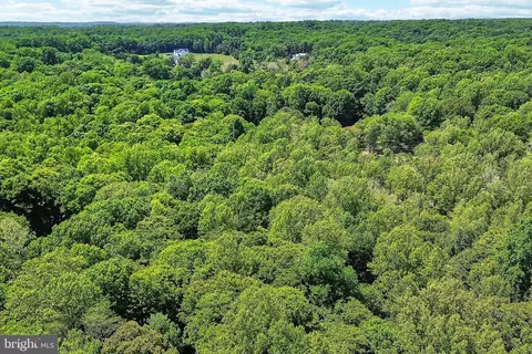 8228 Shadowridge Dr, Fairfax Station, VA 22039
