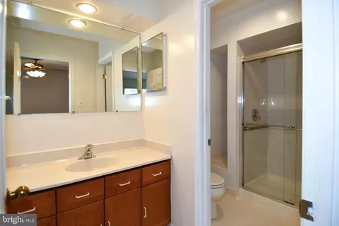 Bath - 6730 Anders Ter, Springfield, VA 22151 photo 3 of 3