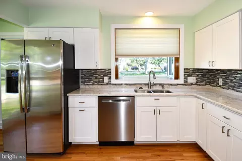 Kitchen - 6730 Anders Ter, Springfield, VA 22151 photo 3 of 4