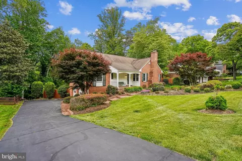 3709 Camelot Dr, Annandale, VA 22003