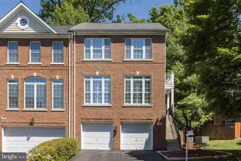 4175 Lower Park Dr, Fairfax, VA 22030