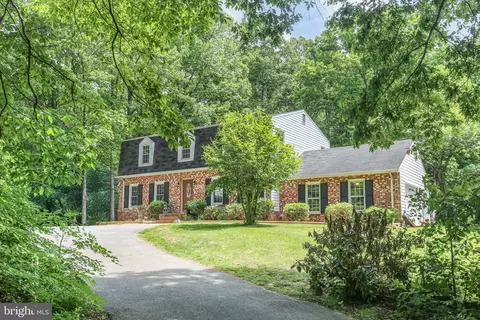6401 Wolf Run Hunt Ct, Fairfax Station, VA 22039