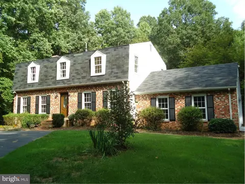 6401 Wolf Run Hunt Ct, Fairfax Station, VA 22039
