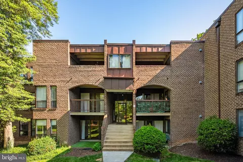 11240 Chestnut Grove Sq #157, Reston, VA 20190