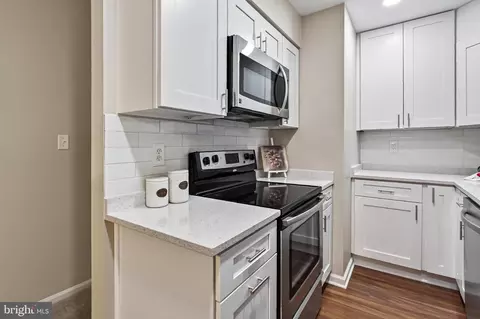 Kitchen - 5907 D Noblestown Rd, Springfield, VA 22152 photo 3 of 4