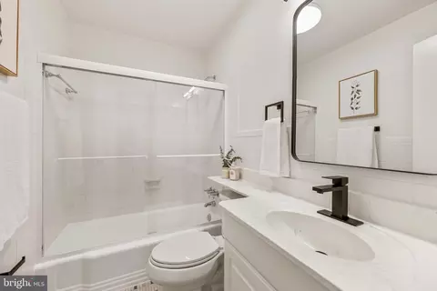 Bath - 7842 Doane Ct, Springfield, VA 22152 photo 2 of 4