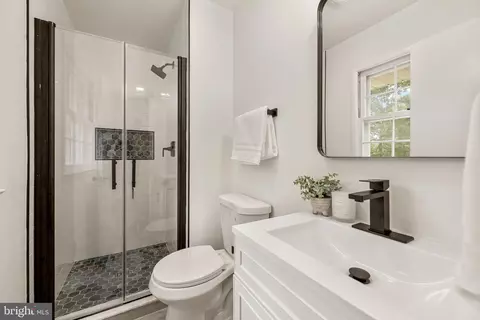 Bath - 7842 Doane Ct, Springfield, VA 22152 photo 1 of 4