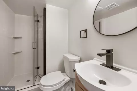 Bath - 7842 Doane Ct, Springfield, VA 22152 photo 3 of 4
