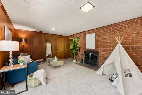 Living - 7842 Doane Ct, Springfield, VA 22152 photo 9 of 9