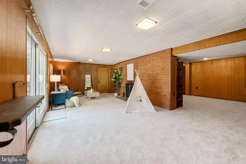 Living - 7842 Doane Ct, Springfield, VA 22152 photo 5 of 9