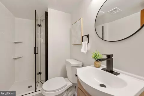 Bath - 7842 Doane Ct, Springfield, VA 22152 photo 4 of 4