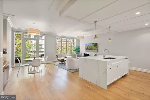6900 Fleetwood Rd #415, Mclean, VA 22101