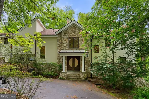 10701 Sycamore Springs Ln, Great Falls, VA 22066