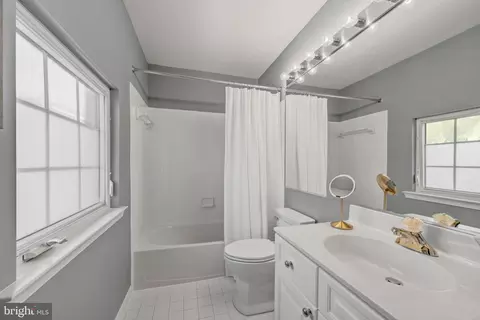 Bath - 12076 Kinsley Pl, Reston, VA 20190 photo 4 of 5