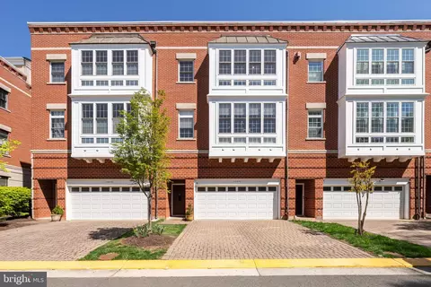 Exterior - 12076 Kinsley Pl, Reston, VA 20190 photo 4 of 8