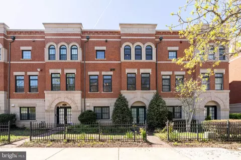 12076 Kinsley Pl, Reston, VA 20190