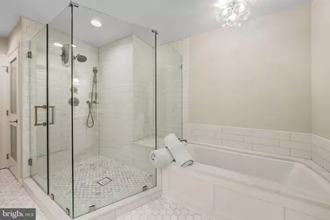 Bath - 12076 Kinsley Pl, Reston, VA 20190 photo 3 of 5
